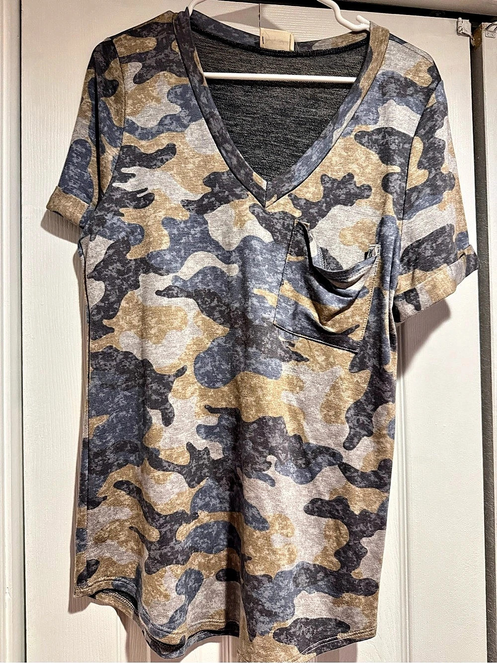 Lovely Melody Camo Short Sleeve Top in Gray & Brown Size Medium